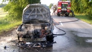 FOTO: Vodičke začalo horieť auto počas jazdy!