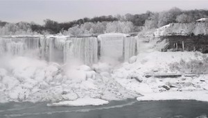 FOTOGALÉRIA: Zamrznuté Niagarské vodopády berú dych