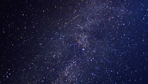 Nočnú oblohu zaplnia padajúce Perzeidy. Kedy ich bude možné pozorovať?