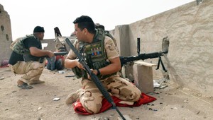 Amerikou podporovaní sýrski povstalci predali vybavenie odnoži al-Káidy