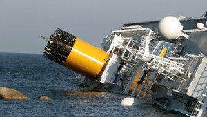 Havarovaná Concordia sa posúva. Záchranárske práce prerušili