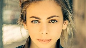 Krásna modelka zmizla, jej priateľa našli zastreleného v aute