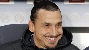 Óóó, Ibra, hlava, pravá, aj ľavá! Nečudo, že sa škeríš ako rozvarený zemiak...