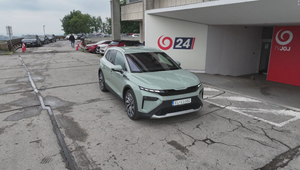 Na hokejové majstrovstvá elektromobilom: Ako si poradil na dlhej trase?