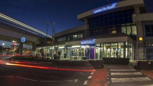 Pre bombu v Londýne uzavreli letisko a zrušili niektoré lety