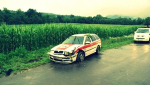 Opitý mladík (16) havaroval na ukradnutej sanitke