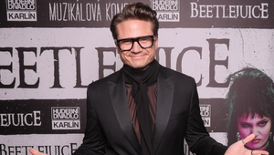 Z Ondřeja Brzobohatého je ŽENA: Ako sexi blondínu v štekloch by ste ho nespoznali!