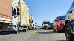 Matka údajne donútila dcéru vystúpiť na diaľnici. Dôvodom mala byť horšia známka v škole