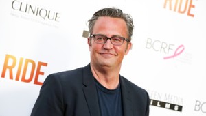 Matthew Perry bojuje s ťažkou závislosťou, žiadal drogy od pornoherečky