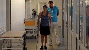 Cyklistka, ktorú zrazil vodič dodávky a ušiel, sa opäť postavila na nohy