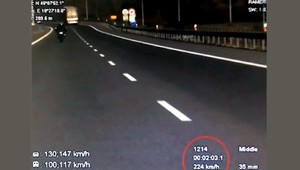 Motorkár sa po diaľnici preháňal 230 km/h, prišiel o 650 eur