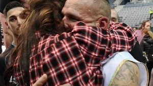 Si neuveriteľný bojovník, nešetrila chválou Jasmina na adresu budúceho manžela