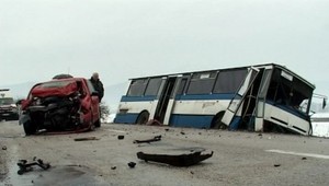 Zrážka autobusu s autom: Bol to pokus o samovraždu?