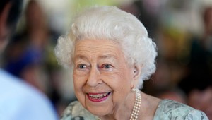 Už to nie je tajomstvo! Dvorný kuchár Alžbety II. prezradil recept na jej najobľúbenejší dezert!