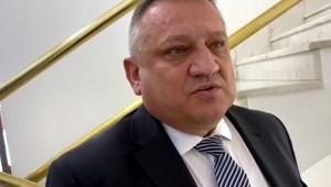 Adamčík z Most-Híd pomohol otvoriť schôdzu: je to moje svedomie