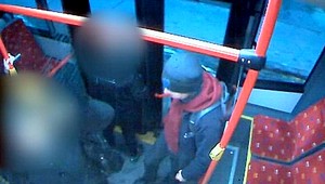 Ďalší útok agresívneho muža v MHD, ženu udrel