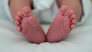 Upratovačka našla novorodenca v záchodovej nádržke