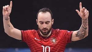 Pán profesor! Lepšia reakcia na nešťastný vlastenec neexistuje! Ricardinho pokračuje v unikátnych kúskoch!