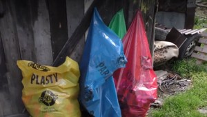 Idú príkladom pre všetkých. Obyvatelia osady triedia odpad