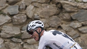 Tour de France: Policajt si pomýlil Frooma s amatérom, skončil na zemi