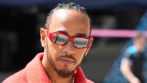 Hamilton bude jazdiť za Ferrari. Výzva pre šampióna a akcie Ferrari na maxime
