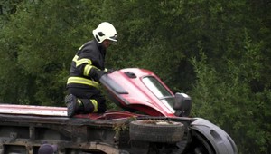 Hasičov zamestnali vodiči na šmykľavých cestách