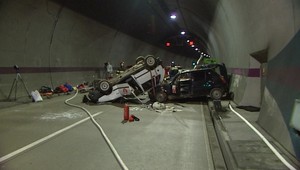 Vraky áut zablokovali Sitinu. Rukojemnícku drámu neprežil útočník