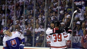 Po neuveriteľne dramatickom zápase rozhodla Kanada o svojom víťazstve dve sekundy pred koncom