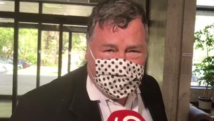 Otváranie prevádzok a škôl na Slovensku: Čo si o tom myslí odborník Vladimír Krčméry?