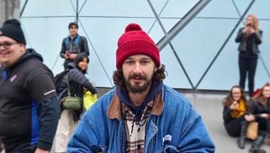 Slávny herec vyzerá ako bezdomovec. A to ste ešte nevideli jeho MATKU!