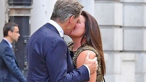 Brosnan sa pochválil fešnými synmi, ale pozrite sa na jeho ženu: Wau, obrovská zmena!