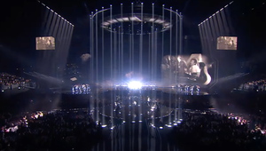 Štyri ceny pre mladú speváčky, Brit Awards ale predsa len ovládol svojou mega šou TENTO spevák!