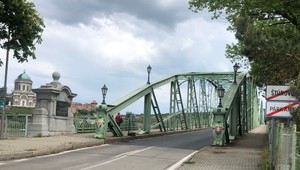 Mladý Slovák je podozrivý z vraždy dôchodkyne v Maďarsku. Pár dní dozadu býval u muža, ktorý záhadne umrel