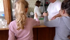 Obedy zadarmo budú už od konca januára. Ministerstvo ale pripúšťa vznik problémov