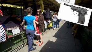 S plynovou pištoľou na trh. Mladík chcel vyskúšať zbraň