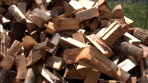 Nosiť drevo do lesa? Ak žijete v národnom parku a chcete kúriť, je to realita