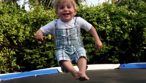 SERVISNÁ TÉMA. Ako správne skákať na trampolíne