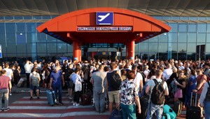 Muž podozrivý z vraždy na letisku zomrel vo vyšetrovacej väzbe