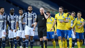 Futbal zvažuje kratšie polčasy, čistý čas alebo basketbalové striedania