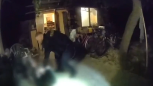 Hádka kvôli dlhu: Mladík brutálne nožom napadol muža