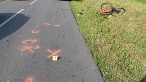 Vodič zachytil cyklistu, no nezastavil. Mladíkovi zadržali vodičský preukaz