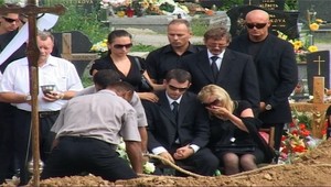 Pochovali Jozefa Mišenku. Miestnych útok na podnikateľa neprekvapuje!