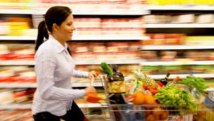 Otvoria obchody aj v nedeľu? Aj o tom rokuje konzílium epidemiológov