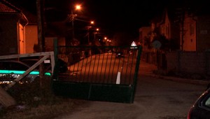 Muž si sadol za volant pod vplyvom alkoholu. Po nehode z miesta aj so spolujazdcom ušli