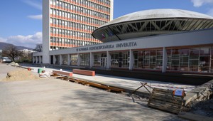 Výučba na SPU bola zrušená, anonym ohlásil na škole bombu. Podobnú hrozbu obdržala aj UK