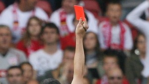 Z reproduktorov znelo: Hej, blbec...!