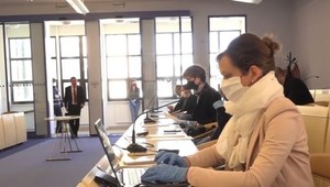 Aj pre zasadnutia samospráv platia prísne opatrenia. Vylúčená musí byť aj verejnosť