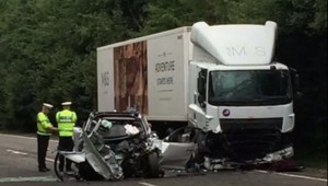 Matka s dvojičkami zomreli pri tragickej nehode. Otec a syn sa bezmocne prizerali