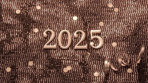 Farba roka 2025: Odtieň Mocha Mousse vynikne v móde aj na bytových doplnkoch