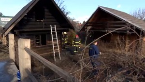 Mali slúžiť ako model, ale bývali v nich ľudia. Bratislavskí požiarnici hasili drevenice